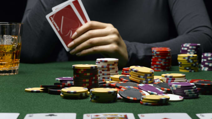 Rahasia Kesuksesan di Meja Poker - Membaca Lawan dan Strategi