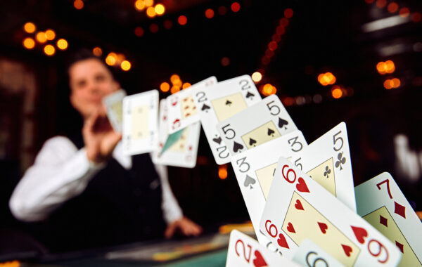 Bermain Poker dengan Teman-Teman Tips untuk Malam yang Seru