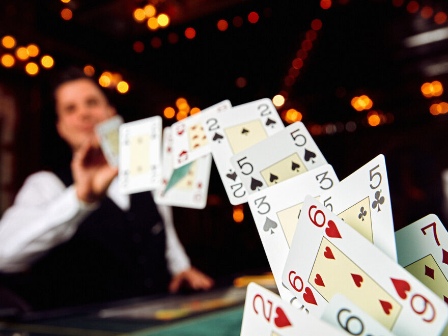 Bermain Poker dengan Teman-Teman Tips untuk Malam yang Seru